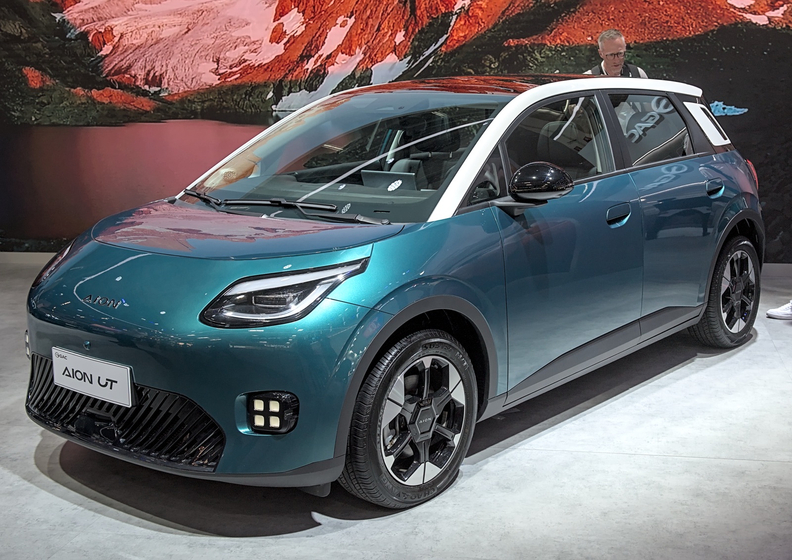GAC Aion UT en el salón IAA 2025 de Múnich, vista frontal tres cuartos